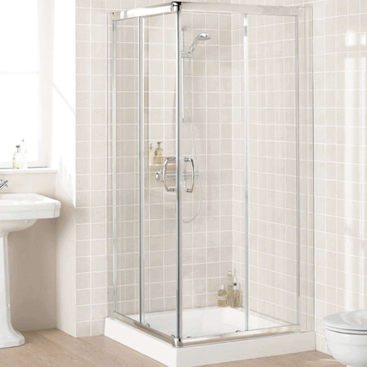 Corner entry shower screen