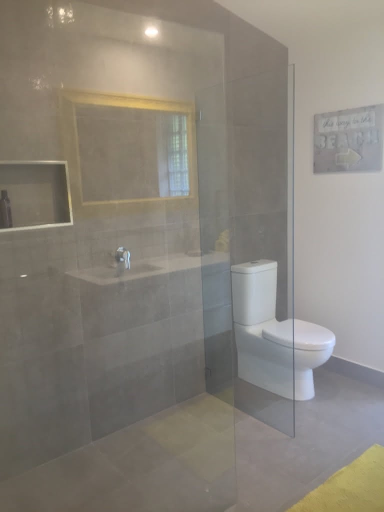 Modern shower screen